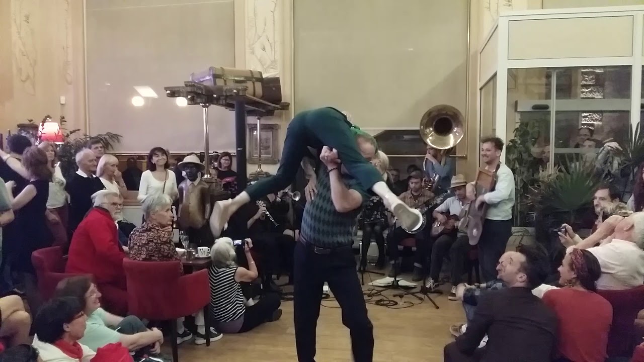 Tuba Skinny au Casino de Châtel-Guyon - Dusting the frets - 6/20