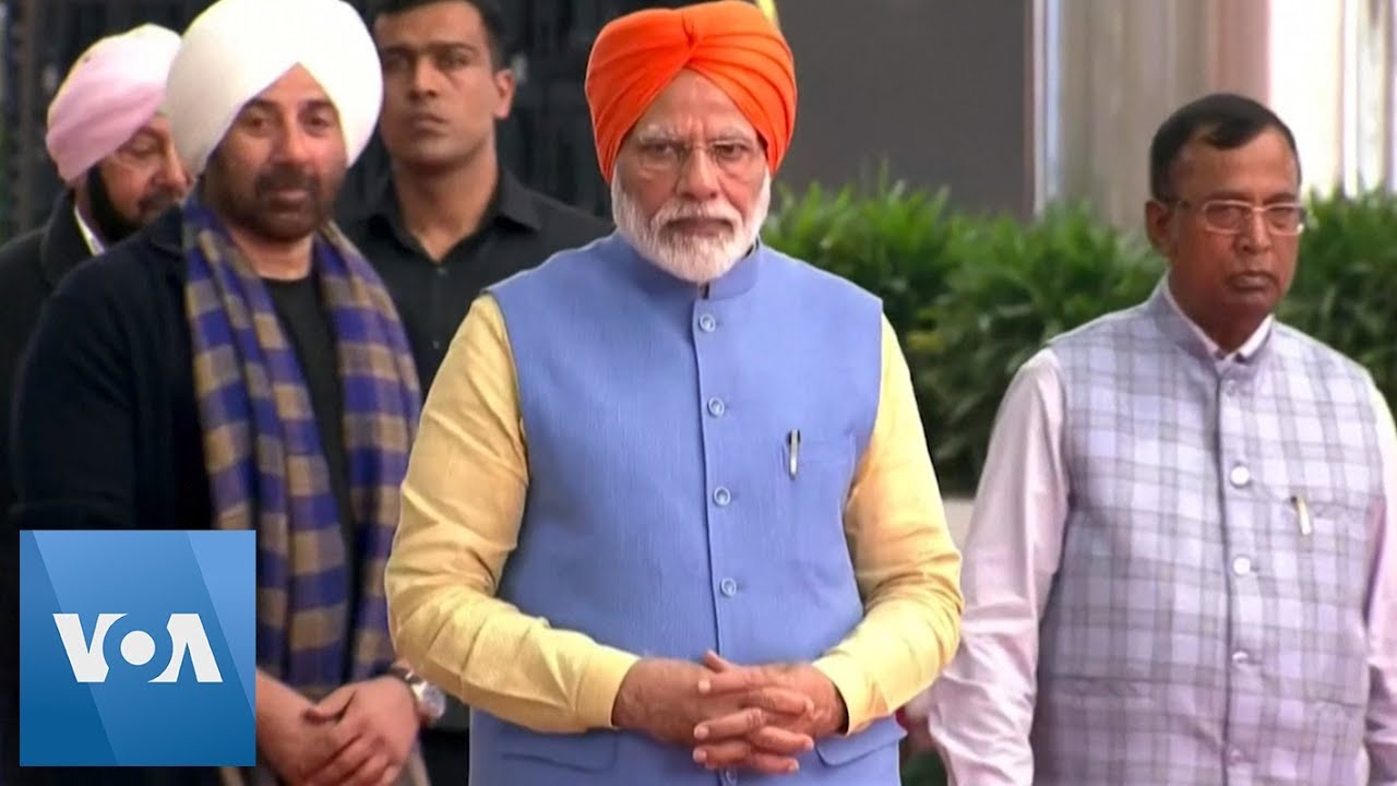 Hundreds of Indian Sikhs Make Historic Pilgrimage to Pakistan
