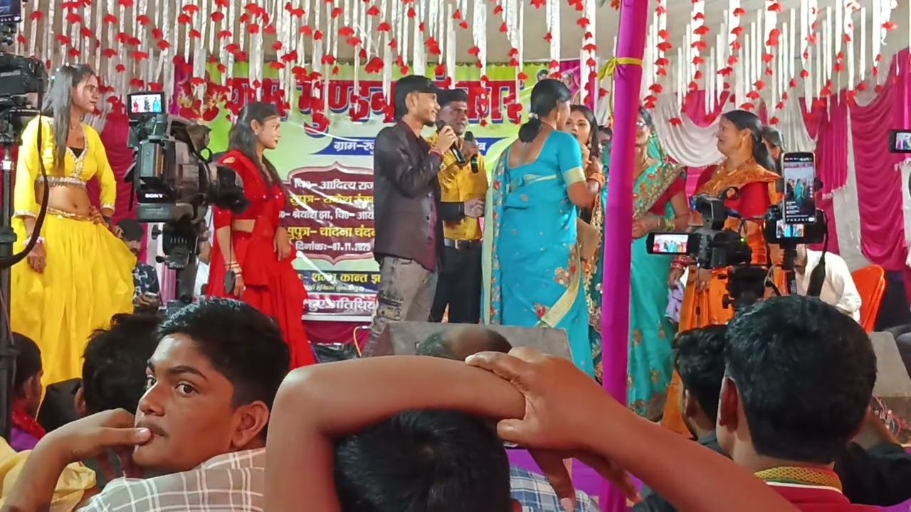 Usha Yadav stage show