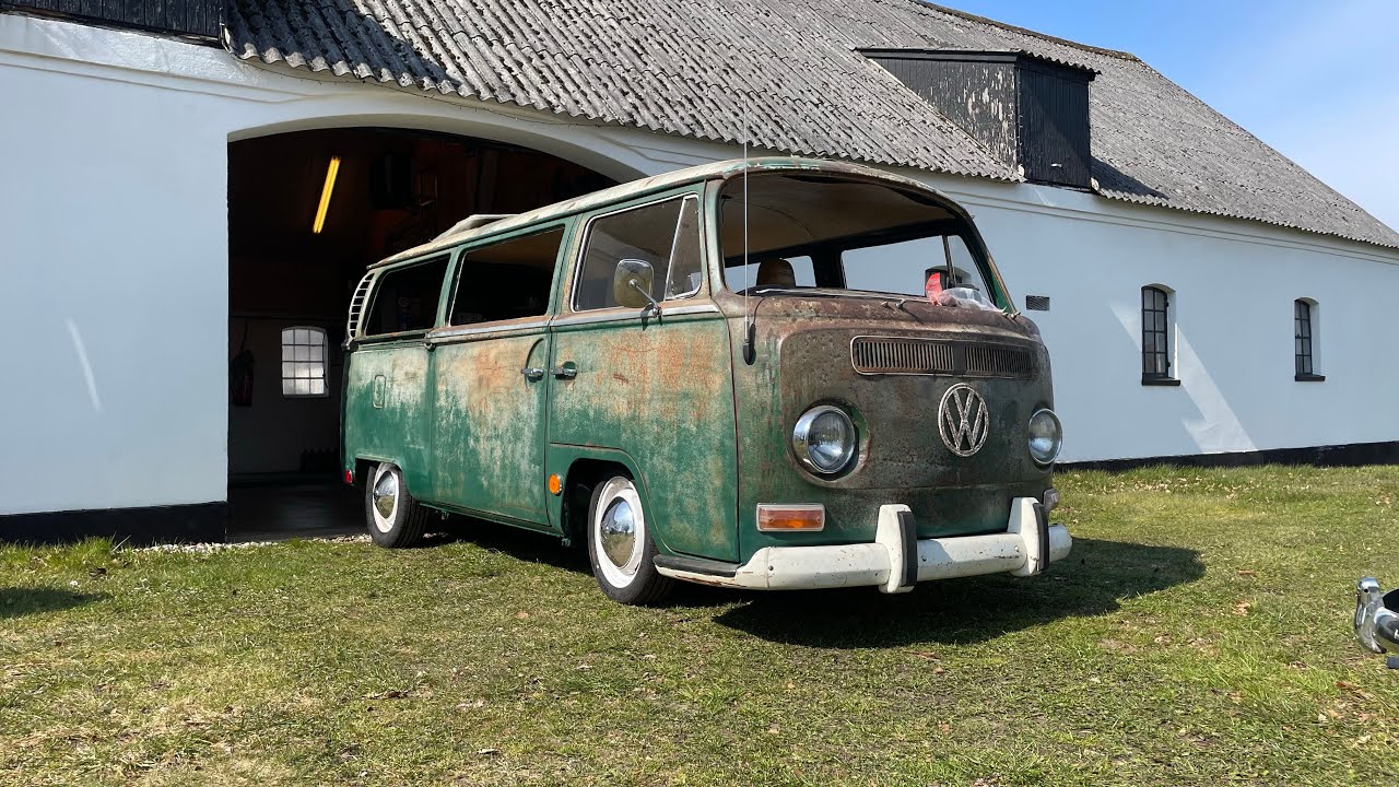 Restoration of a beautiful 1968 Deluxe Patina Baywindow.