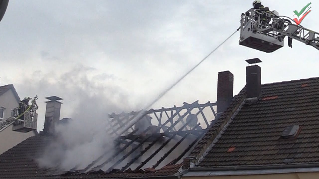 Feuerwehreinsatz Dachstuhlbrand in Letmathe am Muttertag 2020