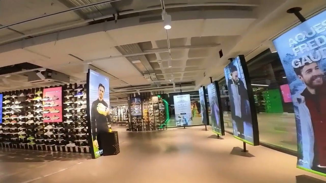 Inaugurado el nuevo centro comercial Epizen Andorra, galerías tienda moda, McDonald's y el Carrefour