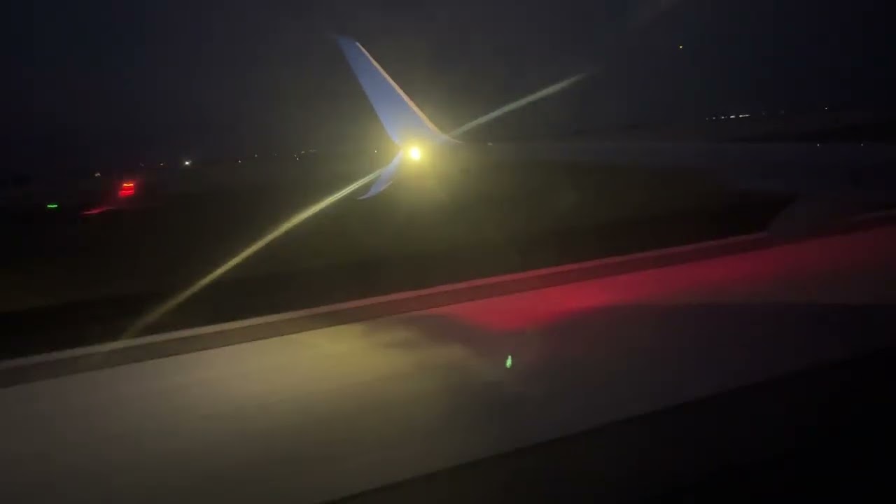 United B737 Taking off from Denver International Airport in June 2025
