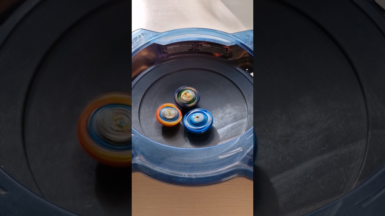 Тройной бой Cyclone Ragnaruk / Vanish Fafnir / Wind Knight #beyblade #beybldeburst #бейблейд #shorts