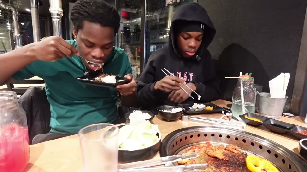 ON MANGE DANS UN BUFFET à VOLONTÉ POUR LE NOUVEL AN !