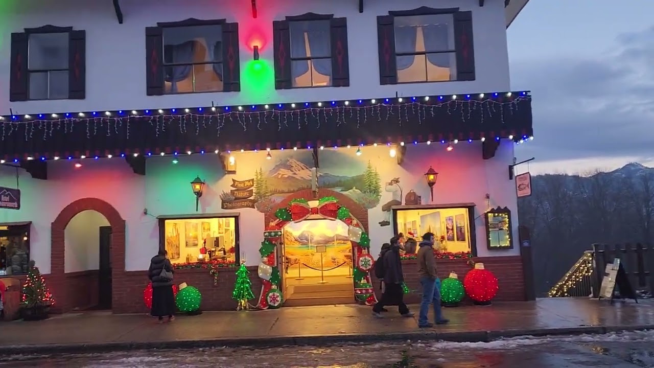 Walking in Leavenworth Washington December 24th 2025. 