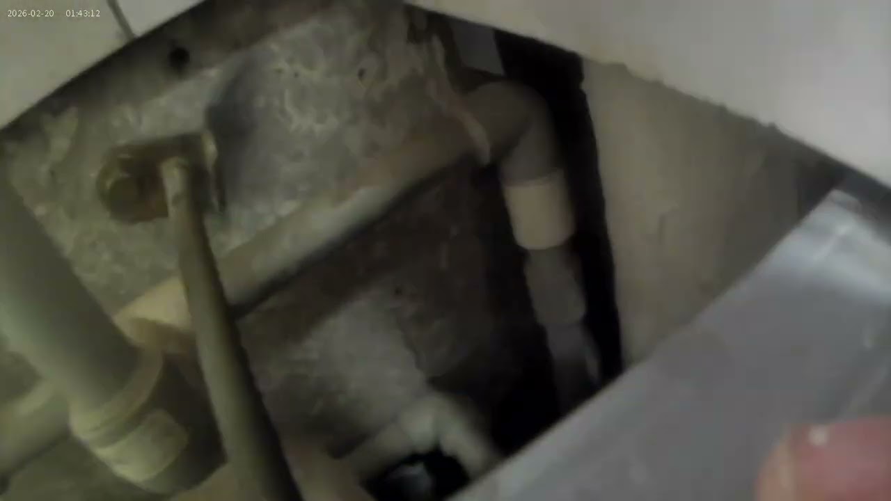 Я обнаружил что свищ на чугунном канализационном стояке что с этим делать 