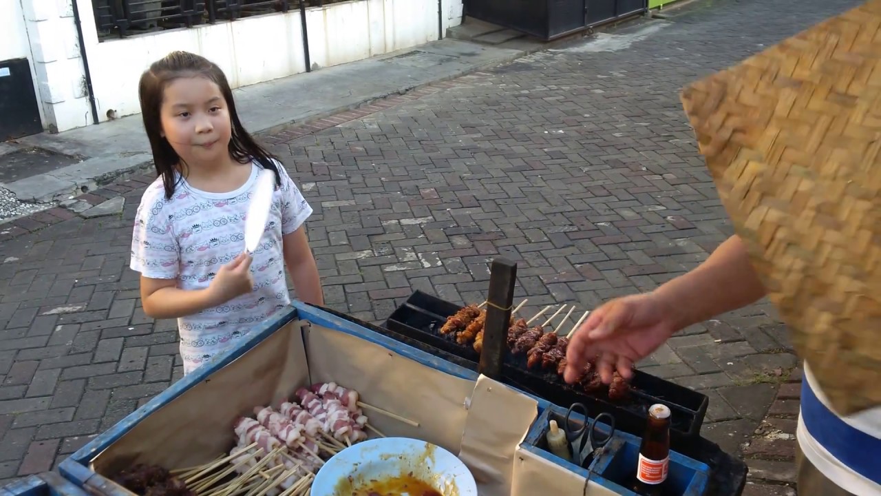 Kipas Sate Bareng Mister Ahin (Sate Babi Citra)