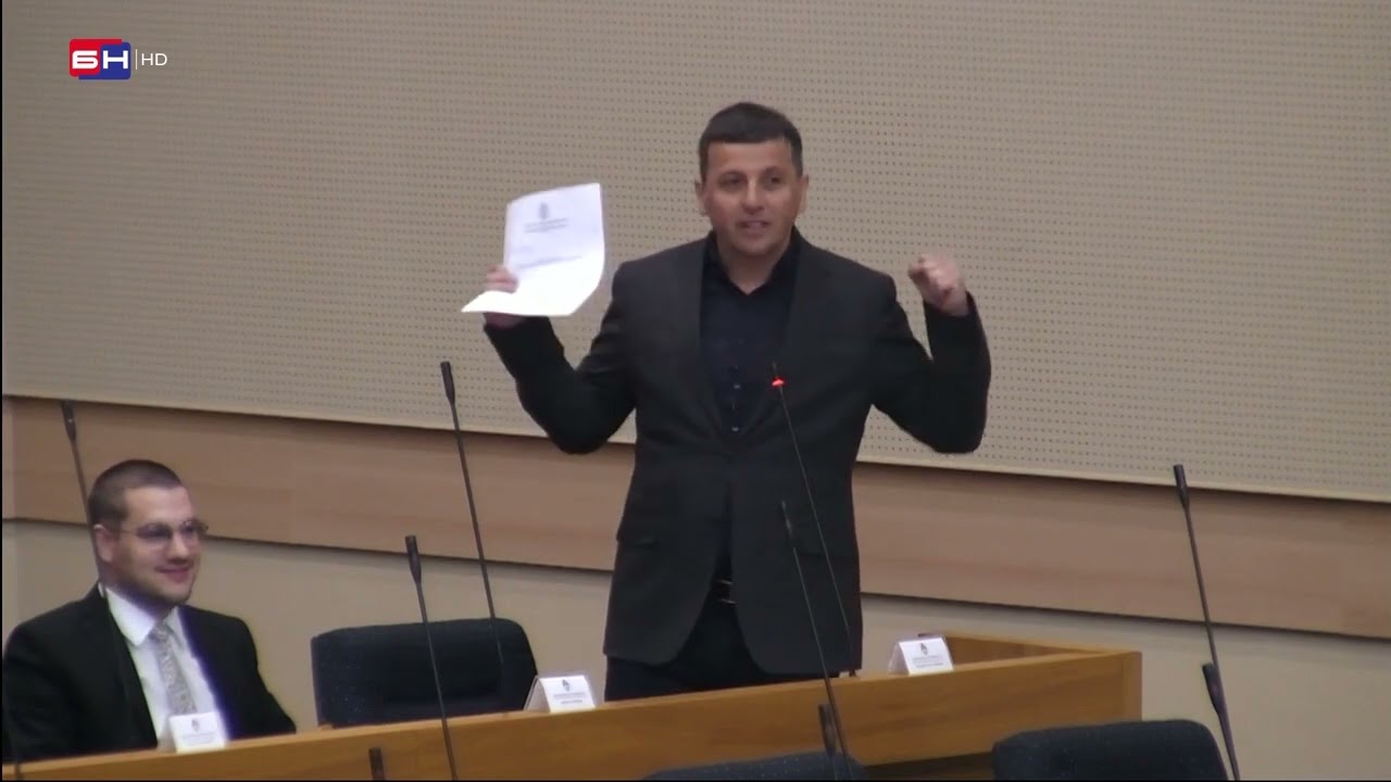 VUKANOVIĆ SKOČIO NA GOVORNICU U NSRS: Ljubojevićka ga izbacila, a obezbeđenje iznijelo?!