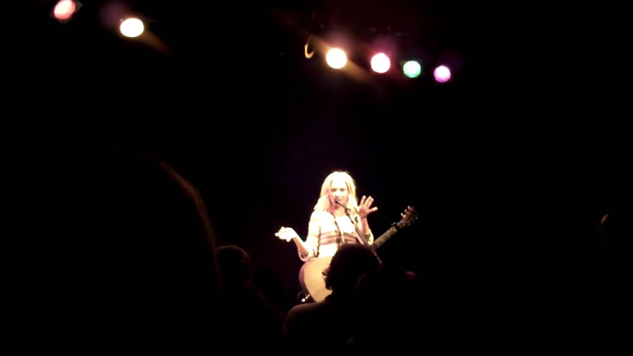 Jewel telling the Bob Dylan story live at The Roxy 5.10.09
