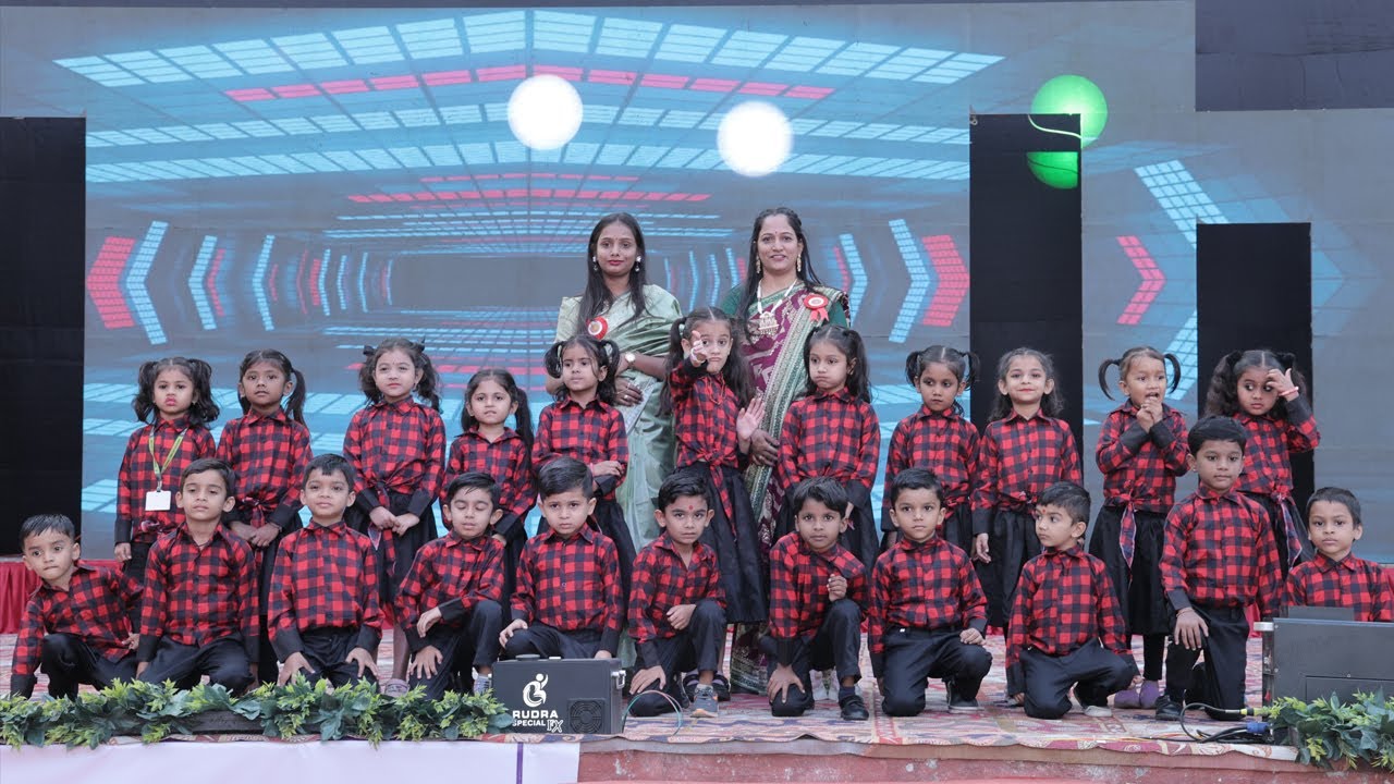 स्कूल नी जाना मैं A dance performance મણીબા વિદ્યા સંકુલ