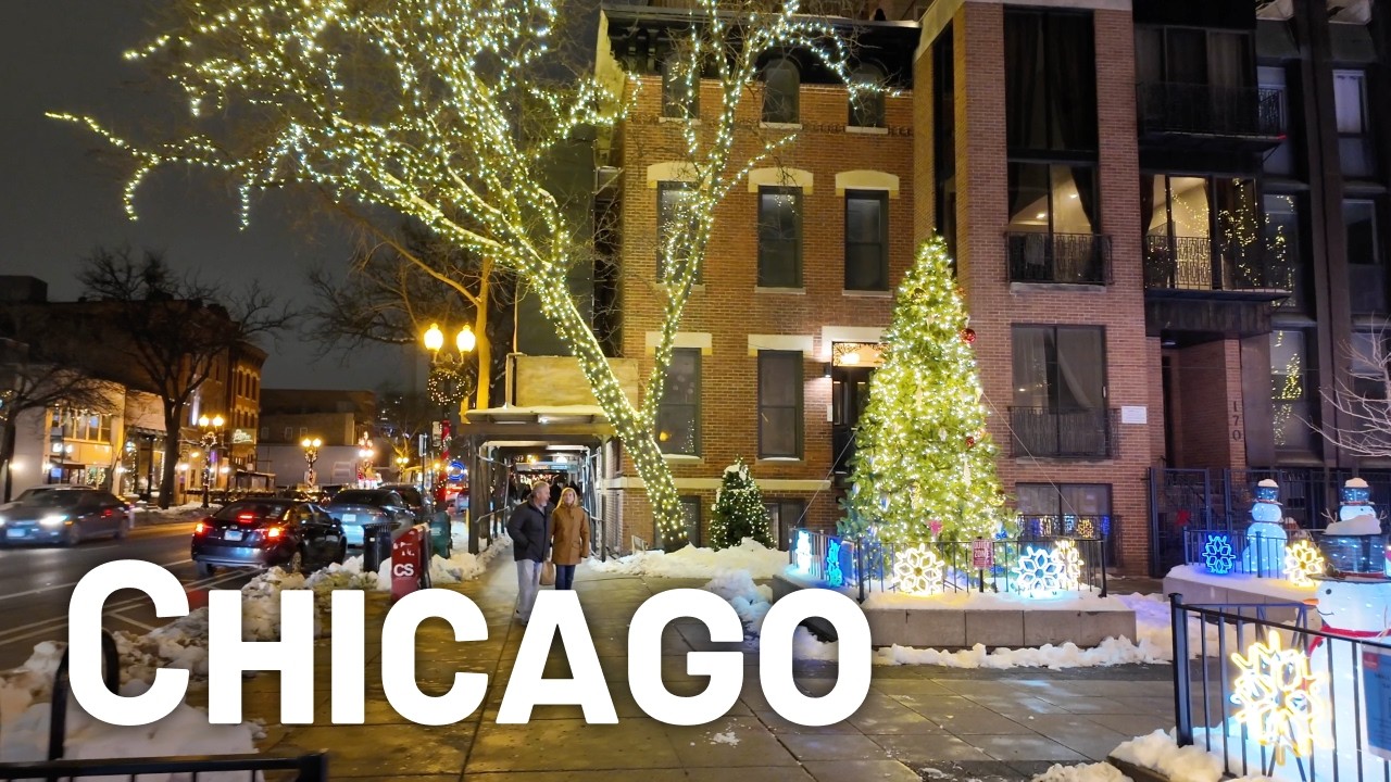 Chicago Nightlife Walking Tour - Old Town, Wells Street at Christmastime 🎄