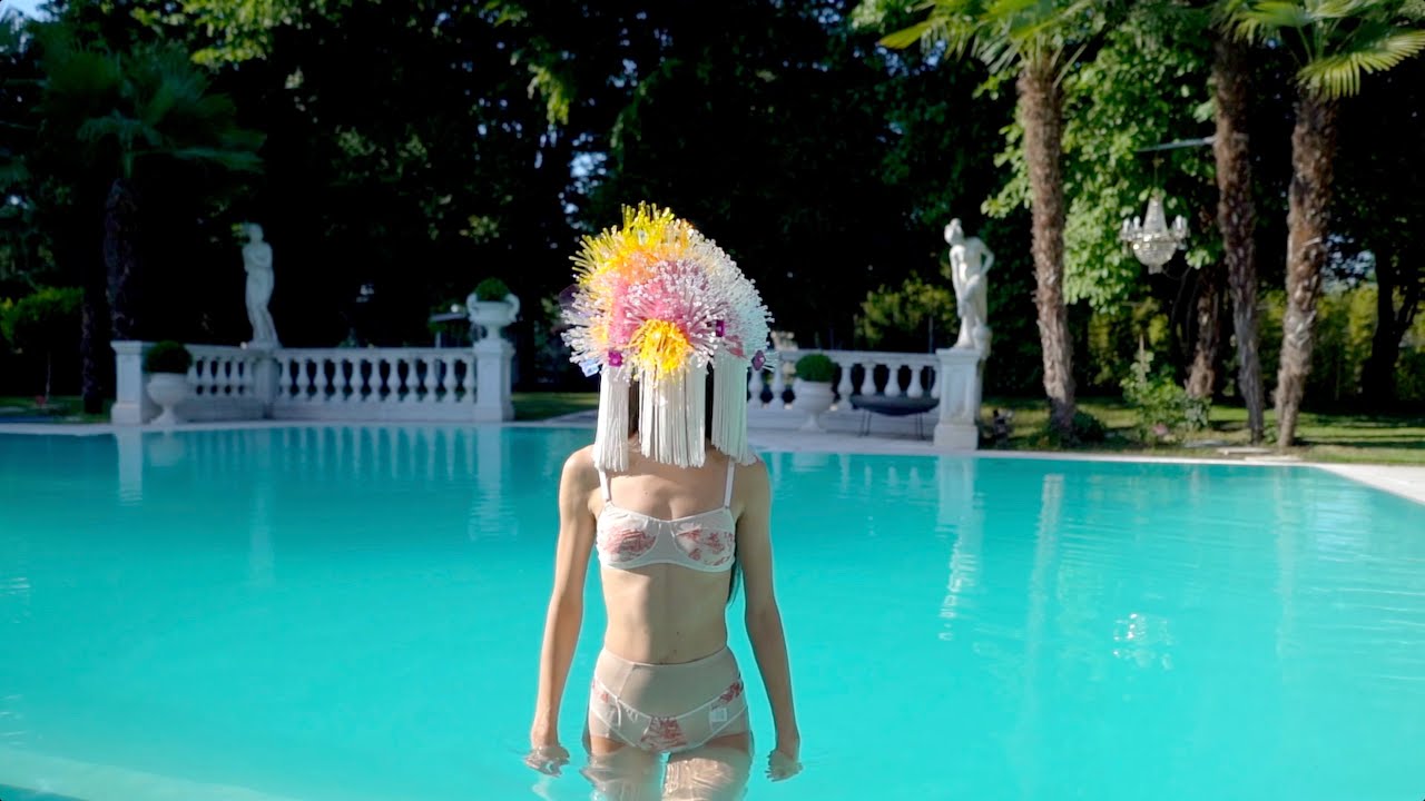 APOTROPAICA VOGUE ITALIA