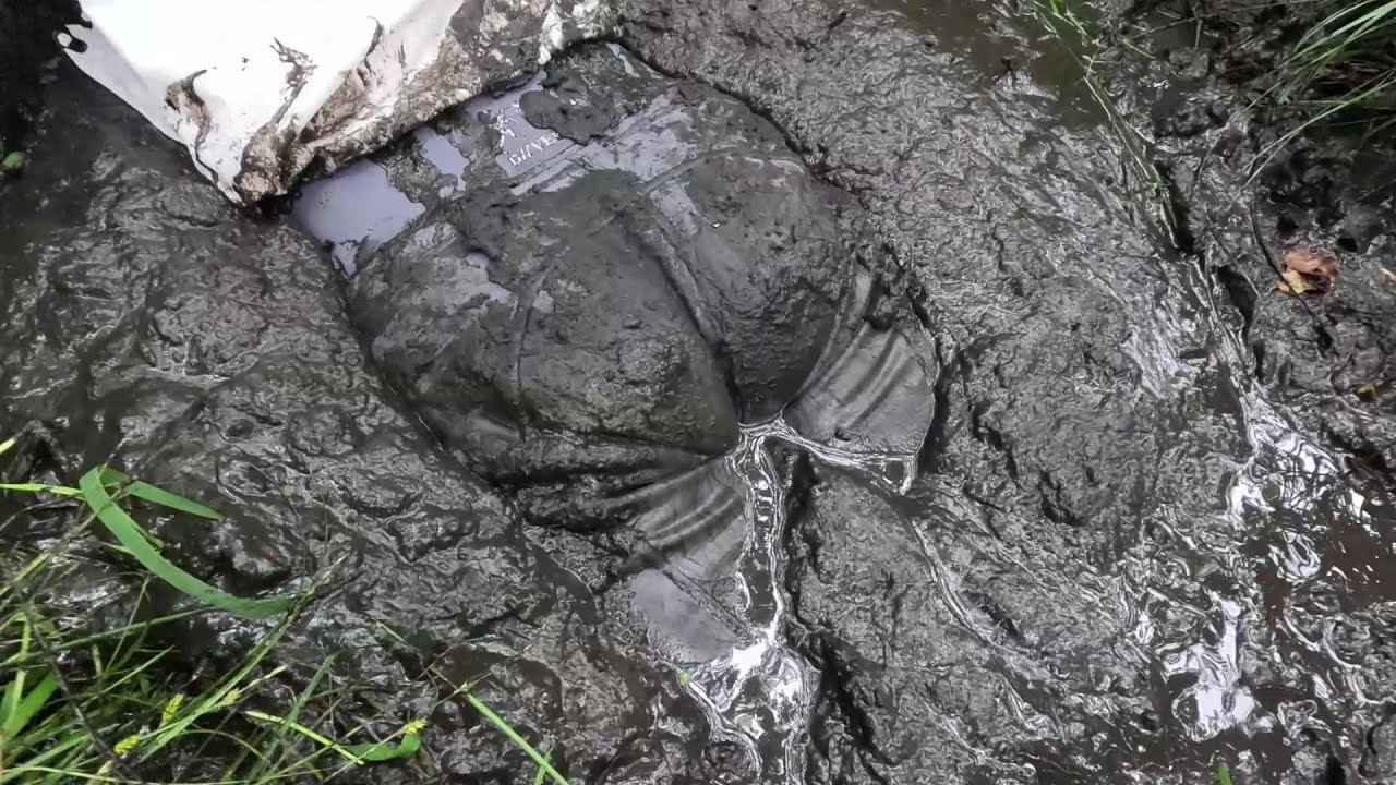 Video 107 - Getting down and dirty - Taster (Hunter boots, jodhpurs, mud, swamp, wetlook, hosepipe)