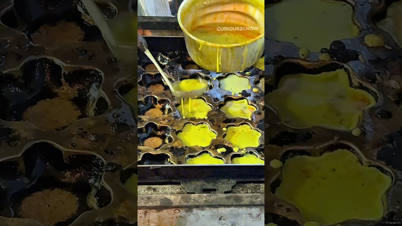 🌸 Traditional Thai Pandan Pancakes | Kanom Krok Bai Toey Dessert in KL Market 🍃