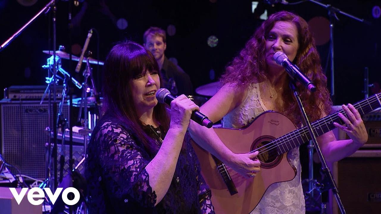Sandra Mihanovich - Quereme Tengo Frío / Vos Yo uno Más uno (En Vivo)