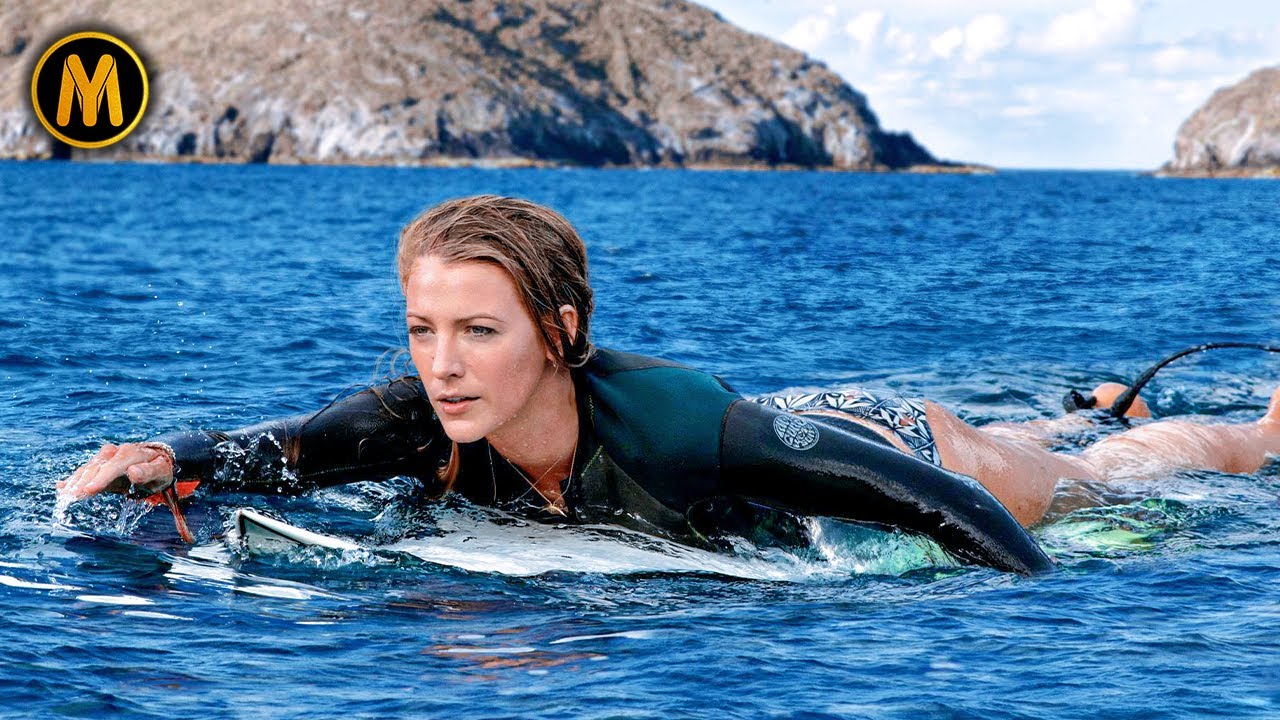 بتروح لشاطئ خاص عشان تركب الامواج ومتعرفش انه مليان اسماك قرش مفترسة | ملخص فيلم The Shallows