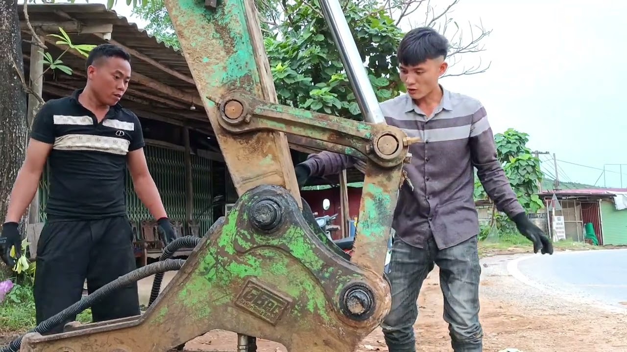 I am passionate about excavators and rock hammers.