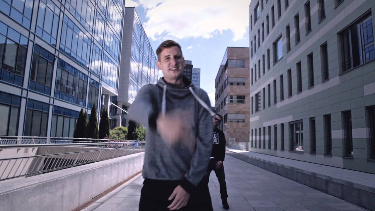 Phoenix feat. Morelo - Nejde to po dobrým (Official Video)