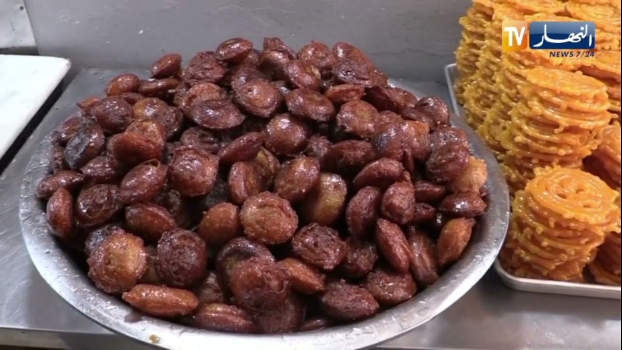 سوق أهراس : عمي مسعود التونسي..قصة عشق لأكثر من 10 سنوات في صناعة الزلابية