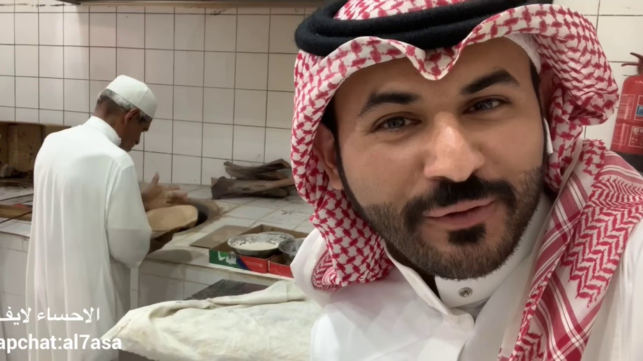 شاهد كيفية اعداد الخبز الاحمر الحساوي |  الاحساء لايف