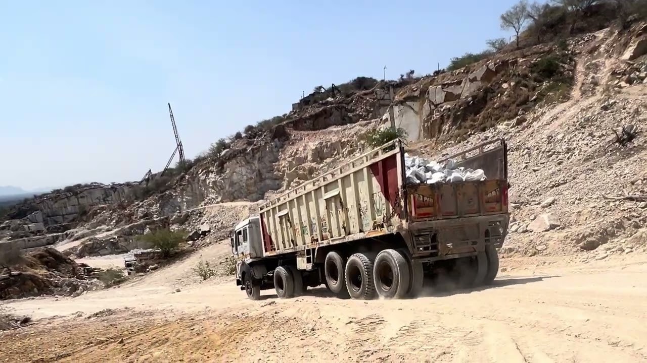 माइंसो से गाड़ी उतारते समय डर तो लगता है 🥲 #truckdriver #trucklife 