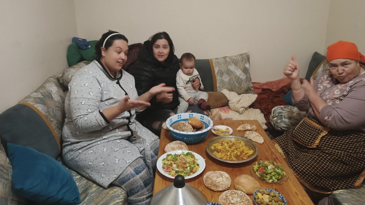 ليوم سامية وسمية درنا ليها شوها فزنقة 😭 شهوات من يدي 🍜 تصدمو فيا 🤫أمي تتعاير فينا قدامكم😡