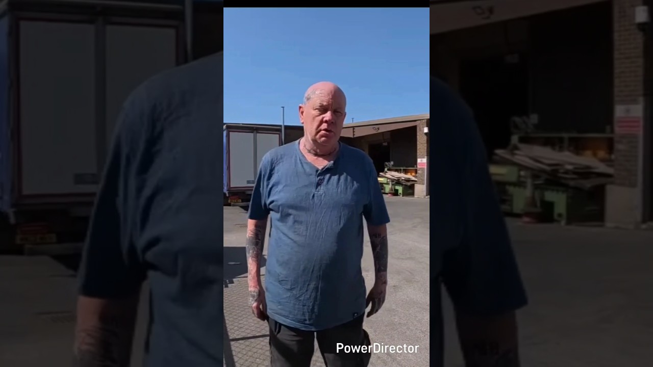 Aggressive Forklift Driver Backs Down Fast When Confronted 🚨 #ForkliftFails #Confrontation