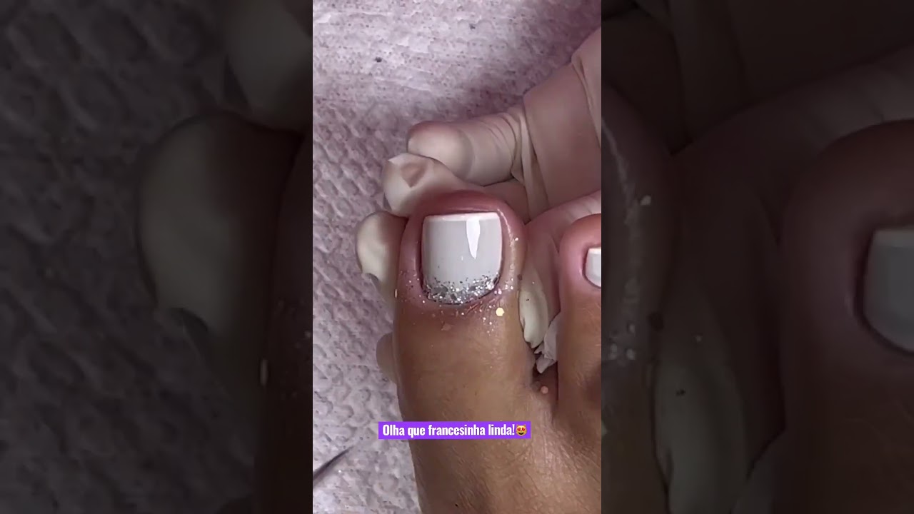 Trago pra voc&ecirc;s essa francesinha linda com a cascata de glitter na &aacute;rea da cut&iacute;cula ✨ #glitter