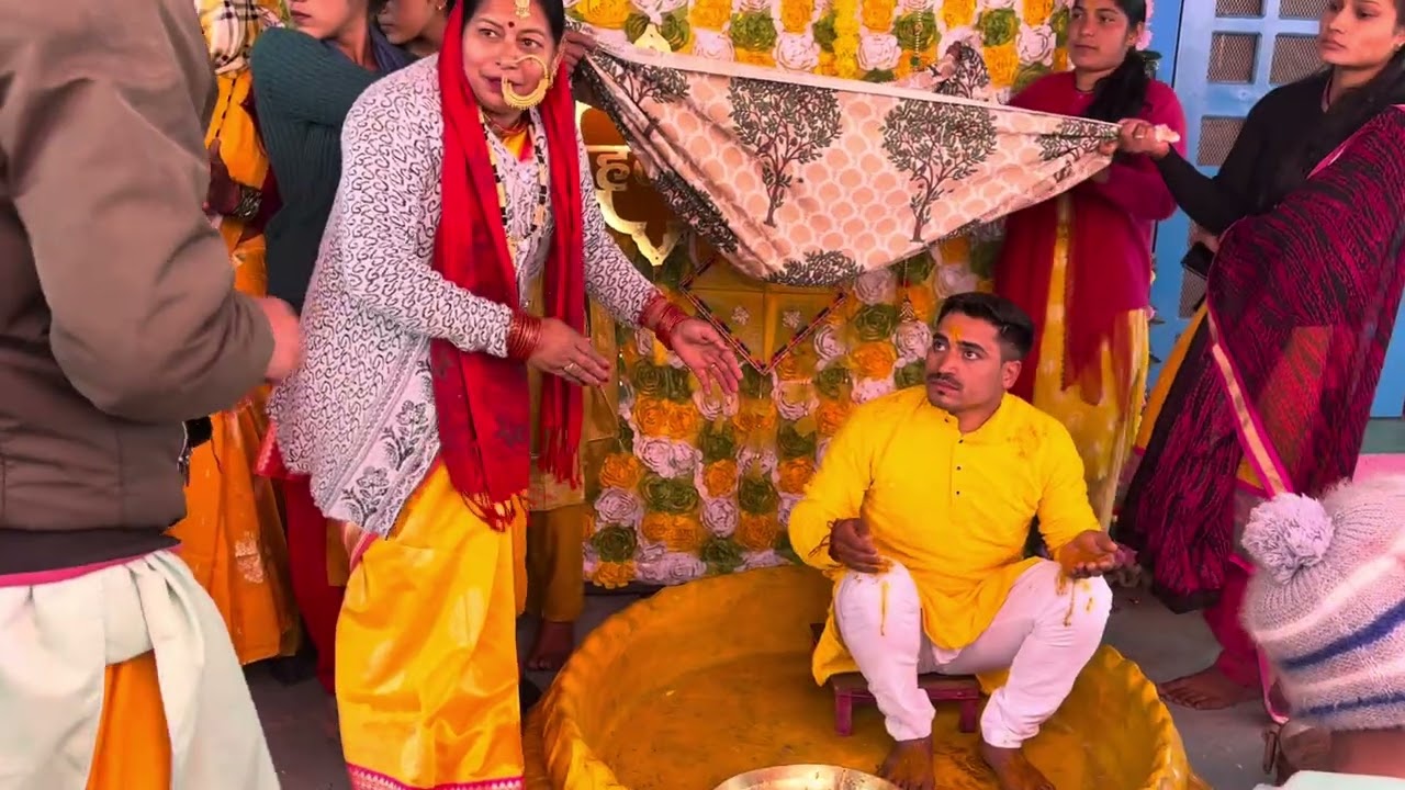 आज भाई की हल्दी और मेहंदी रात में बहुत ज़्यादा मजा और देवभूमि उत्तराखंड की संस्कृति और परंपरा देखना 