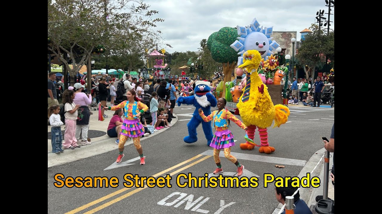 Sesame Street Christmas Parade #sesamestreet #christmas #parade #seaworld