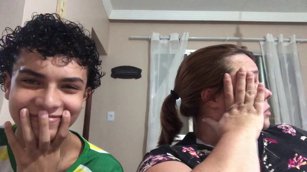 MINHA MÃE REAGINDO A UNIÃO FLASCO(PRIMEIRO VÍDEO DO CANAL)