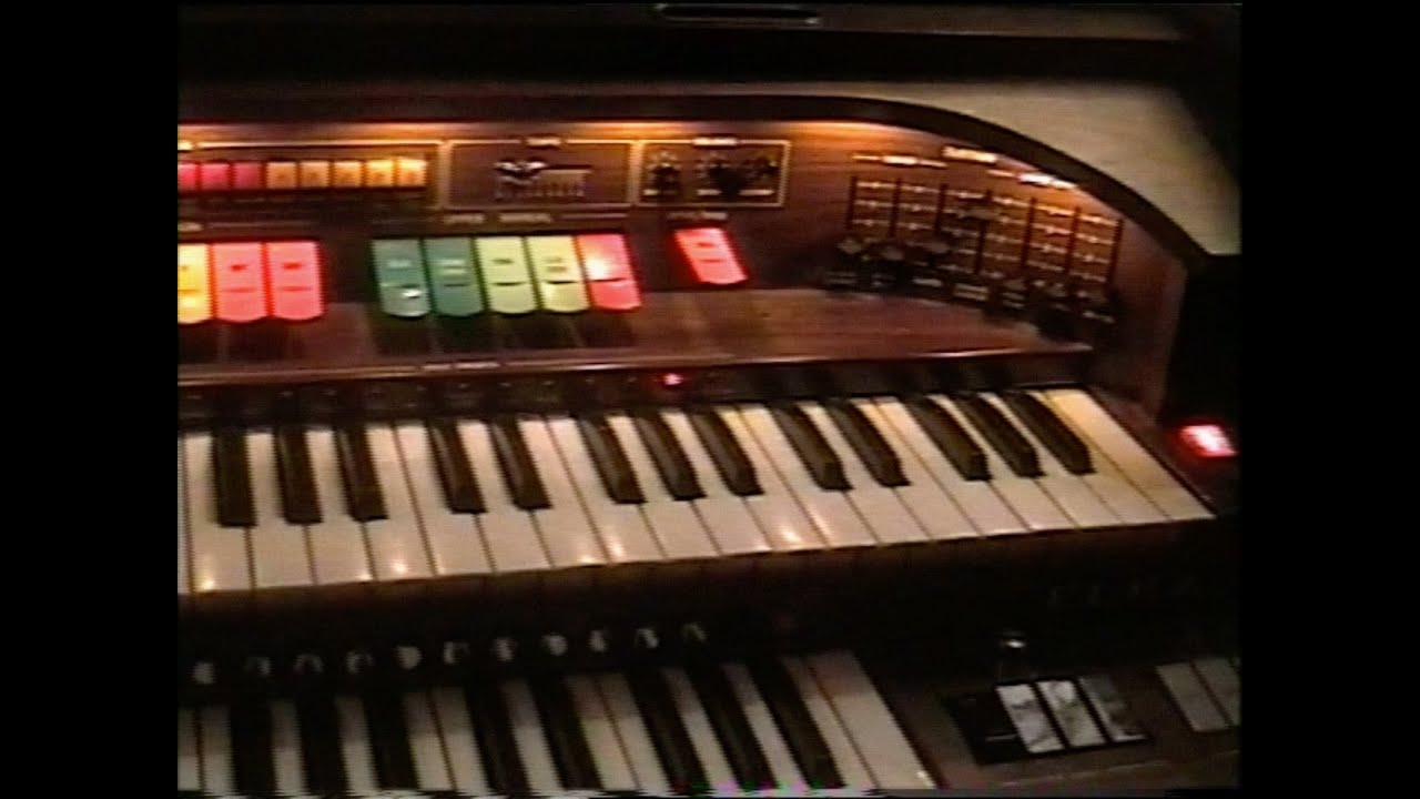 pau - La mitad del año (Live at the triangle room)