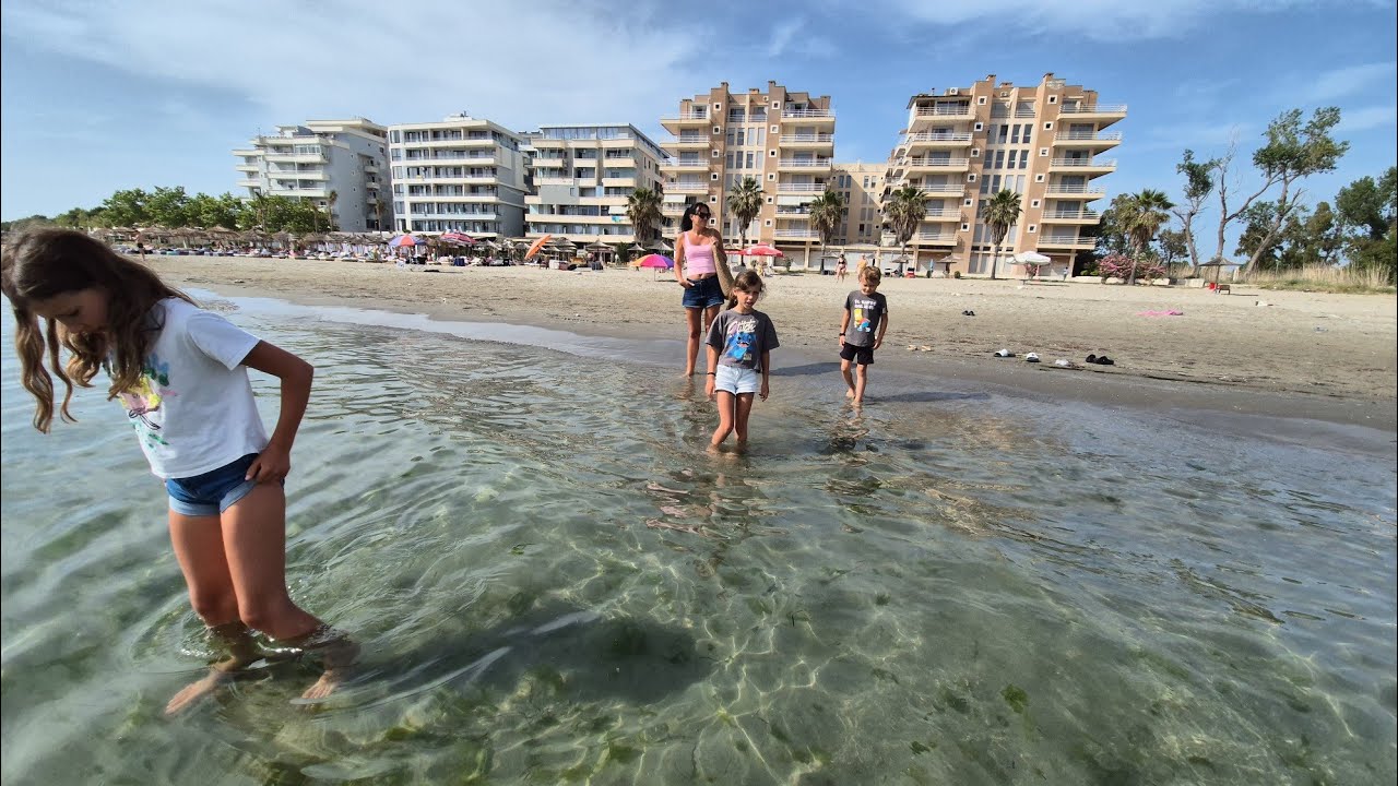 Plaża pod apartamentem - pierwsza reakcja Barbary na ten zapach i piasek / Albania Vlorë 2025