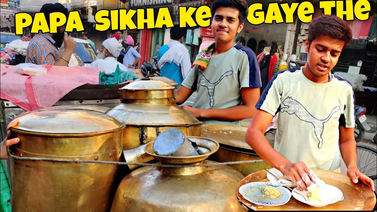 17 years old boy selling King Kulfa । Papa के जाने ke baad संभाला काम । Amritsar । street food india