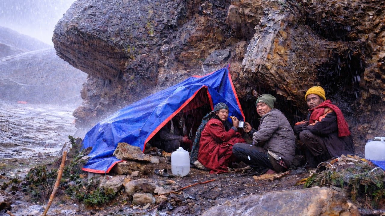 This Is Himalyan Nepali Mountain Village Life Heavy Rainy Day |Naturelly Village Dacumentary Video |