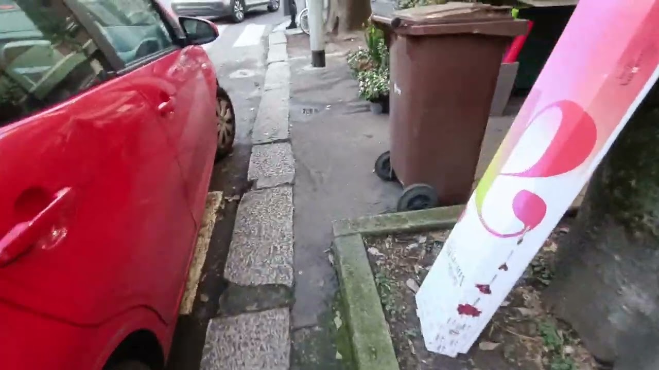 Una situazione vergognosa, scandalosa, pericolosa, indecente ecc.