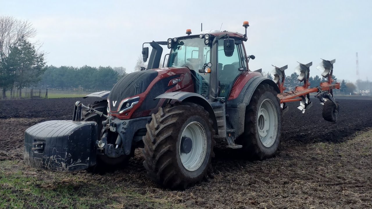 🇵🇱 wiosenna orka na Kujawach🇵🇱 Valtra t215 w akcji🇵🇱