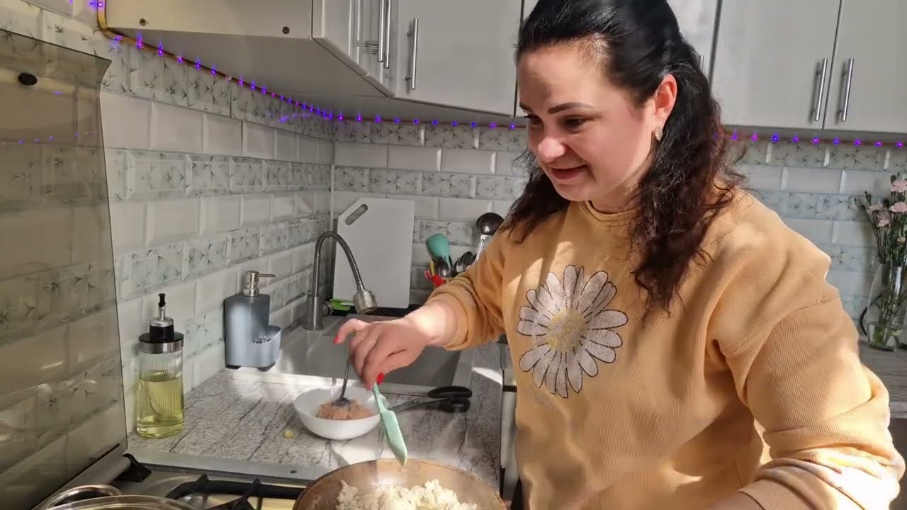 Готовлю обед и обрезаю персик во дворе🌿 Нужен ваш совет!