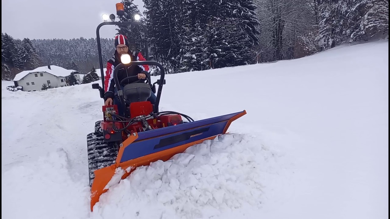 kleintraktor Schneefräse schneeräumen Winterdienst Kettenfahrwerk kettenantrieb