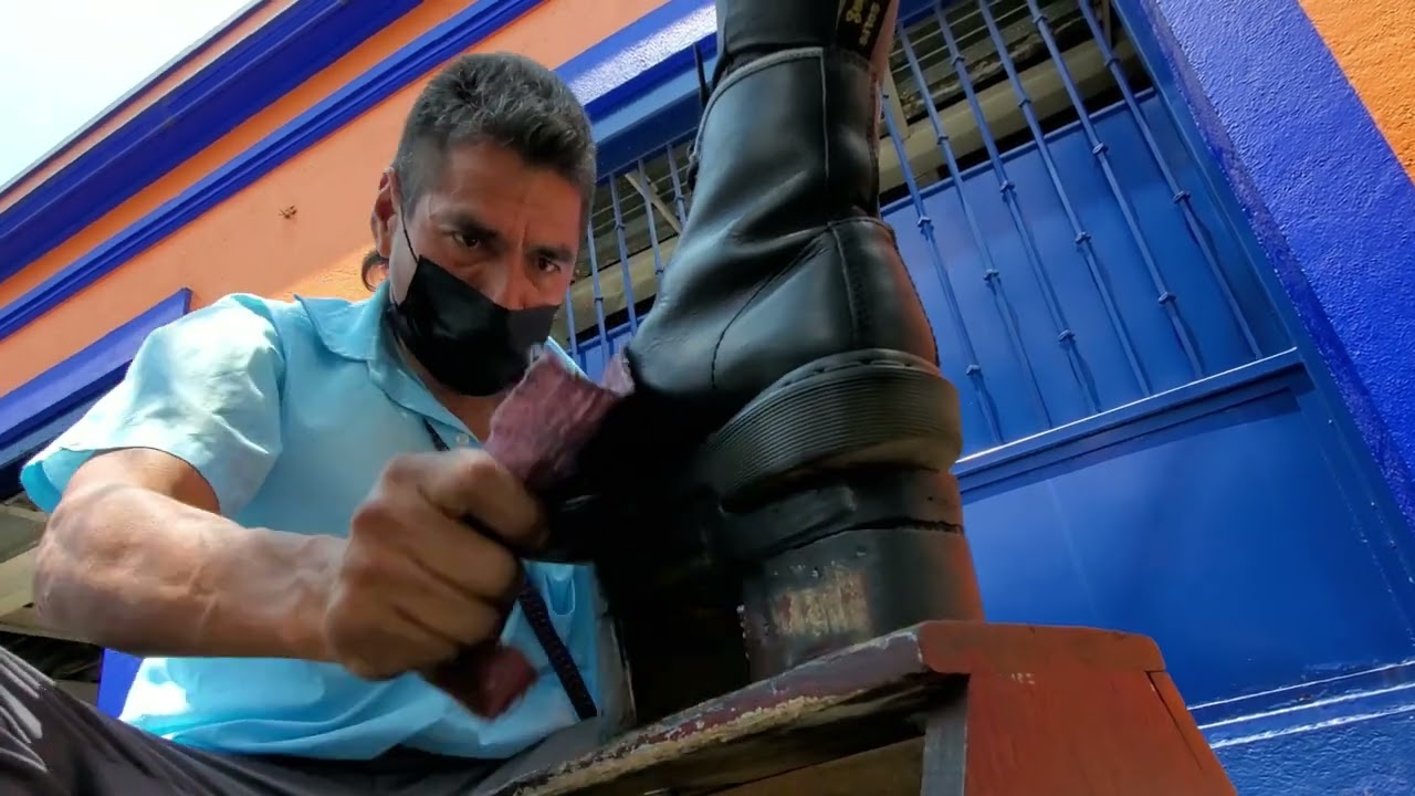 OLD DR. MARTENS BLACK LEATHER COMBAT BOOTS | Street Shoe Shine by El Buki Tomas 🇲🇽 Mexico City ASMR