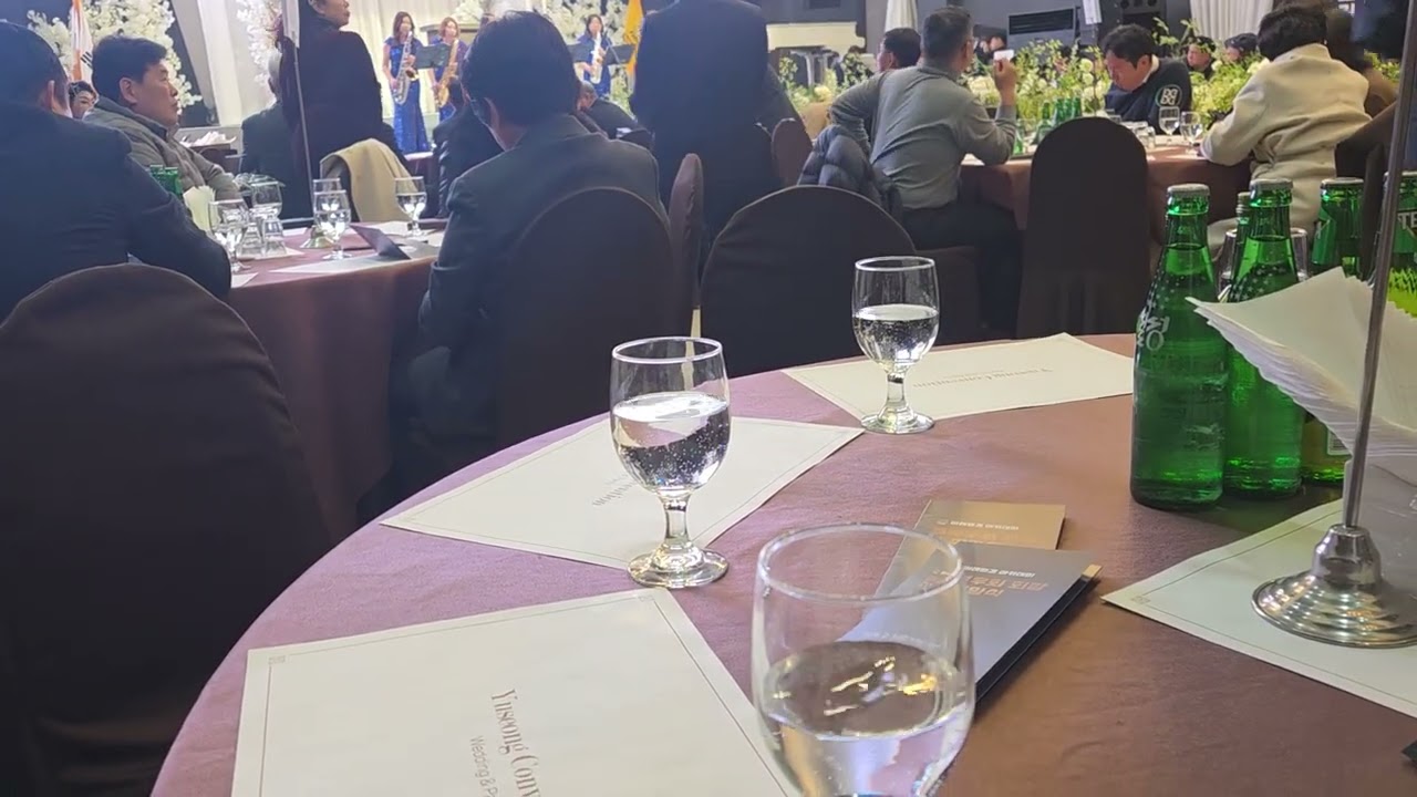#가수박현 #미정아 총원우회 회장 이취임식 무대에#걸구룹섹소폰연주#짱이어라 #멋지시네요 #응원합니다 #대박나세요 #