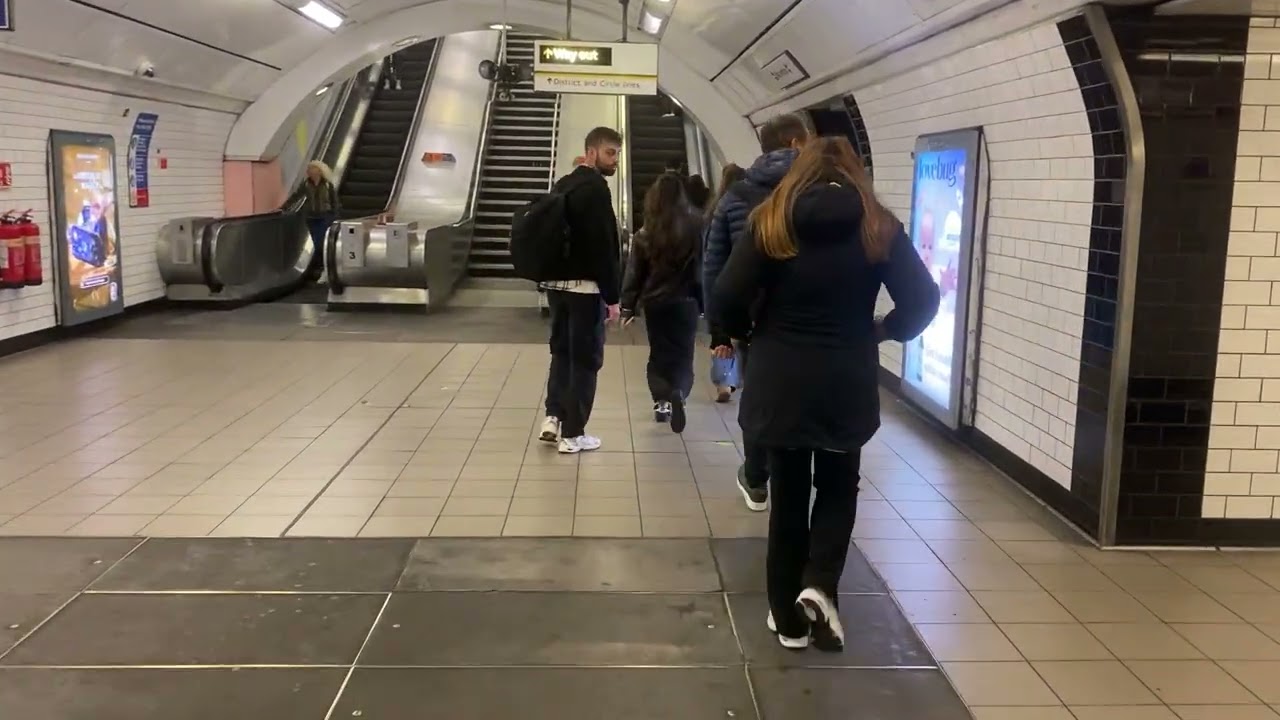 Notting Hill Gate Station 