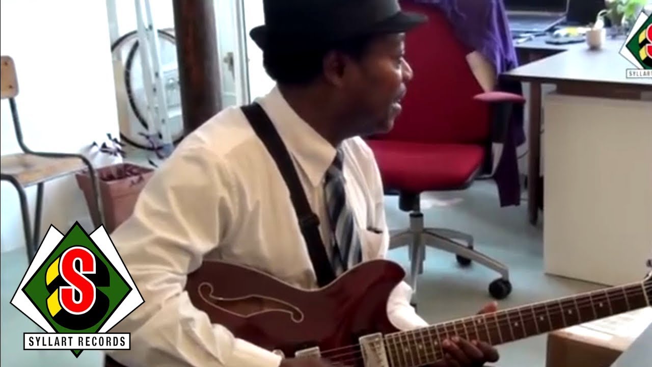 Dally Kimoko at the Syllart Records Office (Paris - 2014)
