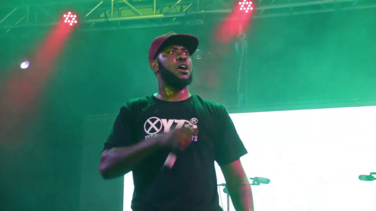 Slap Dee live on stage at woodlands stadium