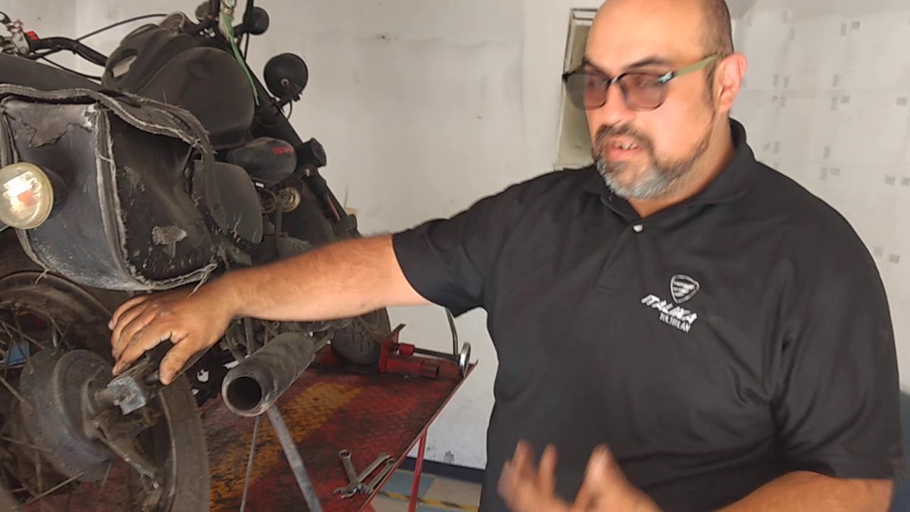 Cómo quitar la llanta trasera de una tc 200 de Italika