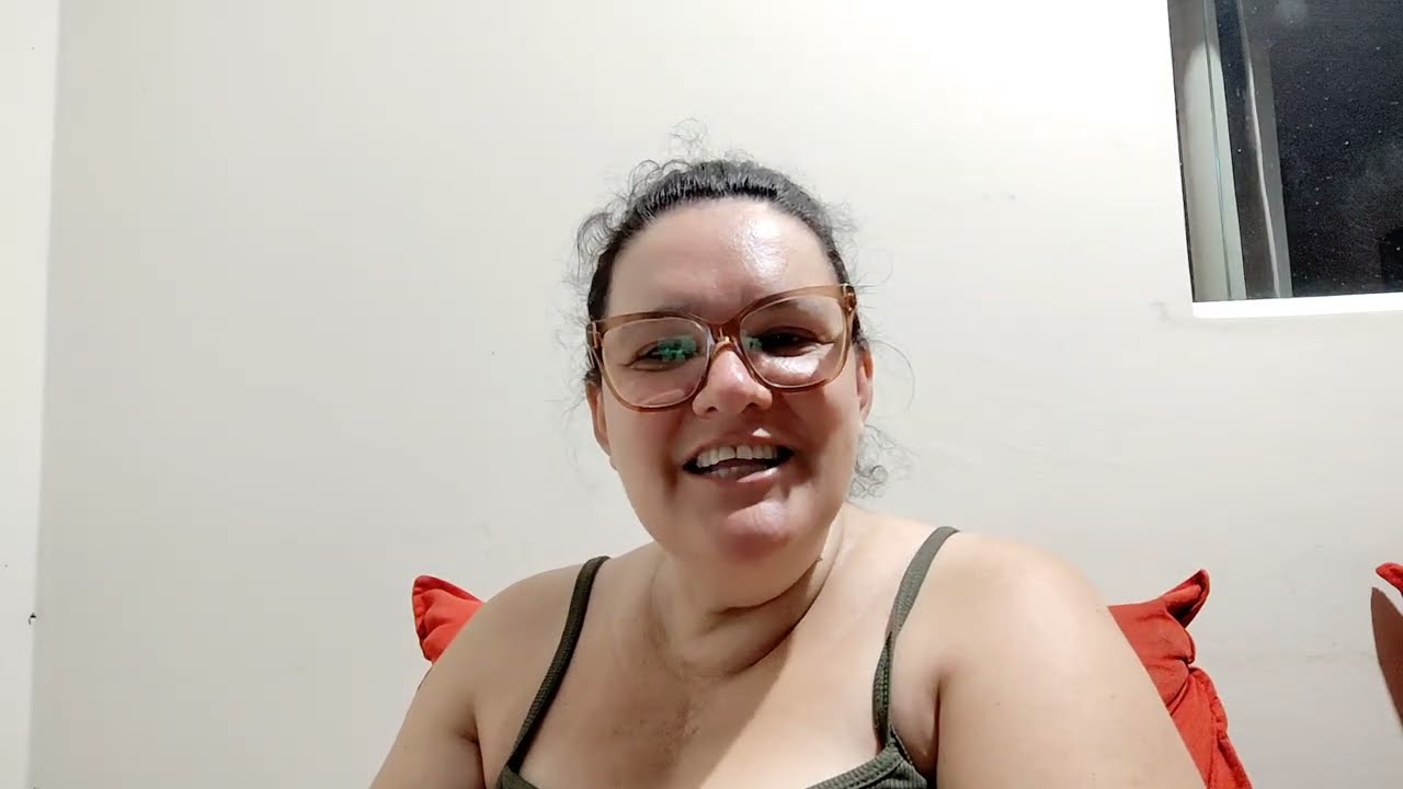 Mulher mal educada nem um boa tarde deu aos inscritos da mãe 🙄🙄