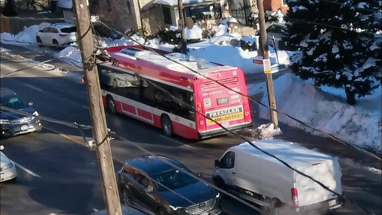 ASMR Toronto Canada sounds of Bathurst Street 7 bus watch party