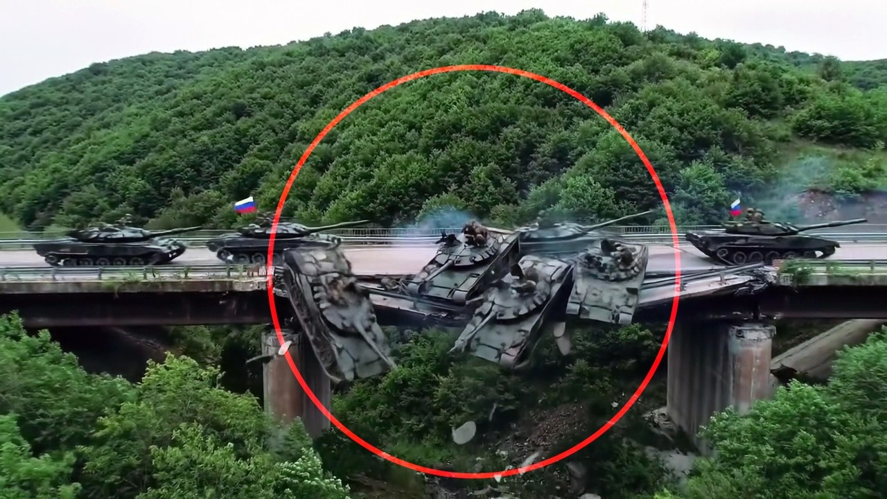 Российские танки рухнули вместе с мостом в украинской засаде — ни одного выжившего