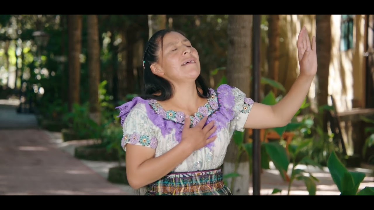SABINA SARAT /A un Poderoso Dios Servimos